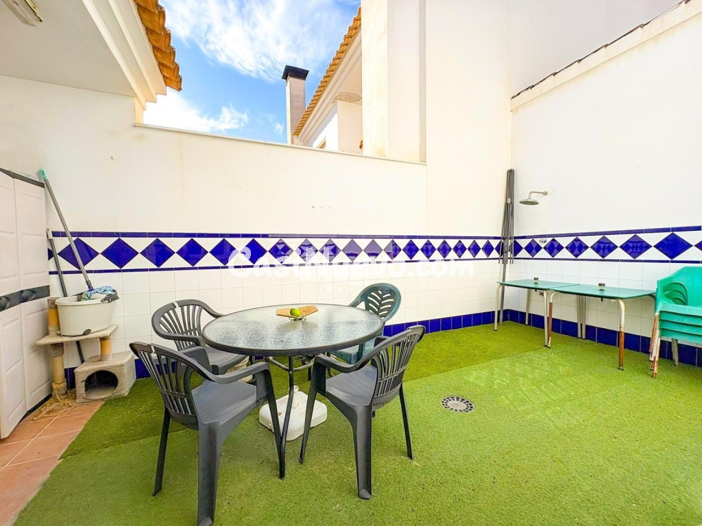 Amplio dúplex con patio, garaje y todas las comodidades.