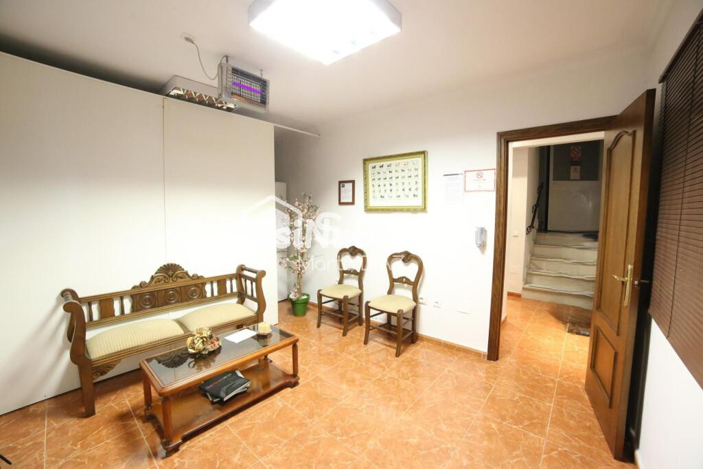 Nave industrial crnica, equipada y verstil en el corazn empresarial de Ronda.