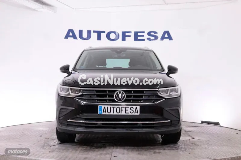Volkswagen Tiguan 1.5 TSI LIFE 150CV 5P # IVA DEDUCIBLE, NAVY, PARKTRONIC de 2021 con 140.800 Km por...