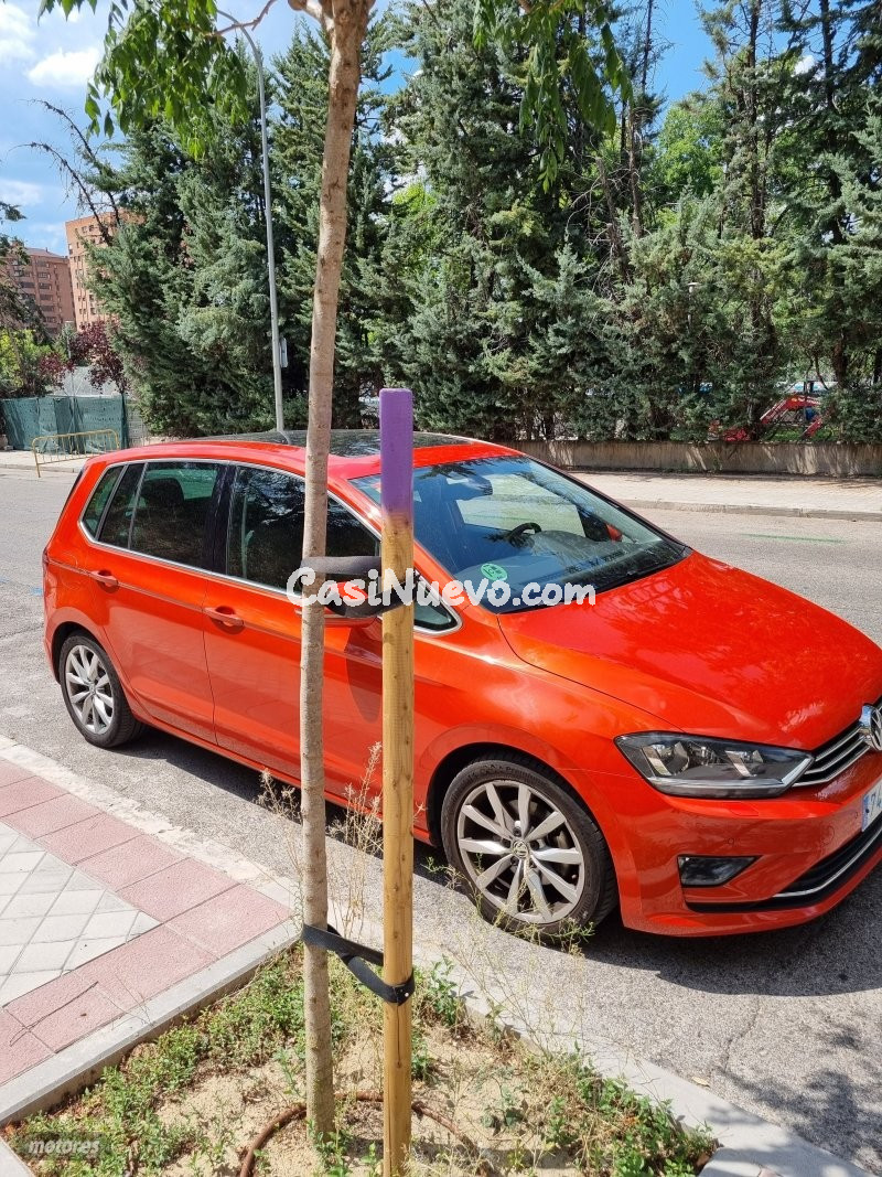 Volkswagen Golf Sportsvan familiar de 2015 con 162.000 Km por 13.500 EUR. en Madrid