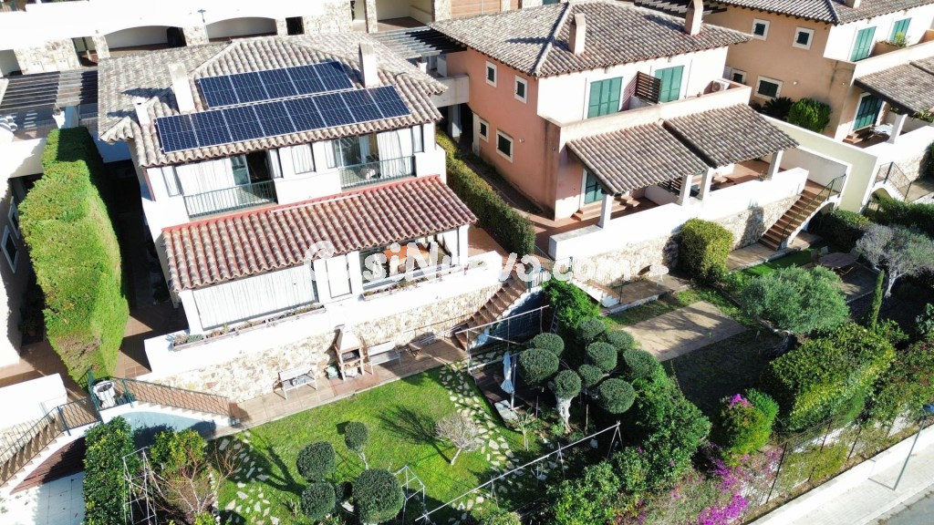 Exclusiva residencia con vistas al mar en urbanización privada