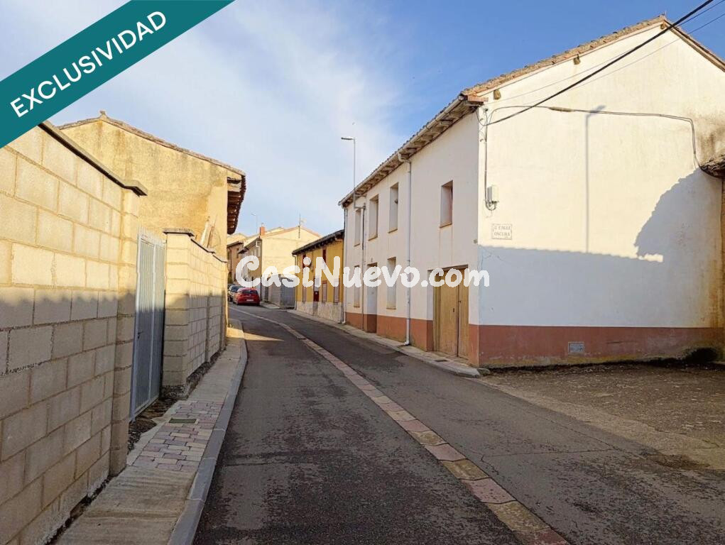 Casa Rural en Reliegos (León), con Patio y Garaje