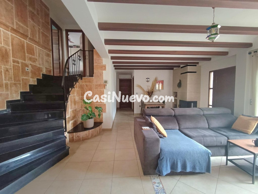 Villa reformada con piscina y parcela en Gandia