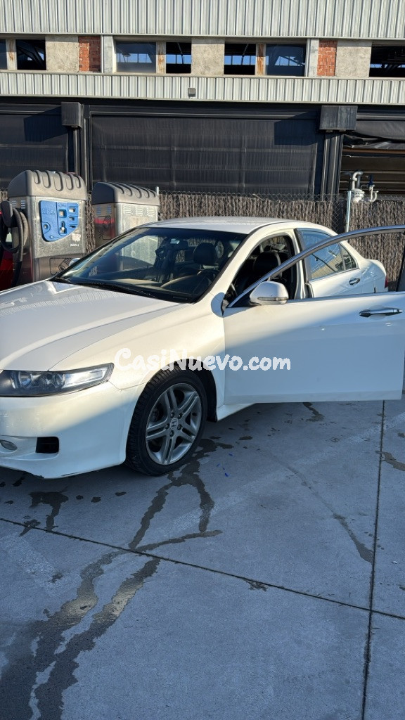 Coche blanco en buen estado