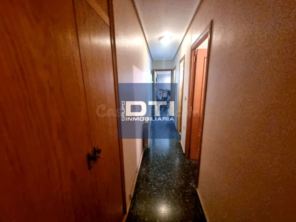 Piso cerca del centro con patio privado. 4 habitaciones 2 ba - foto 3