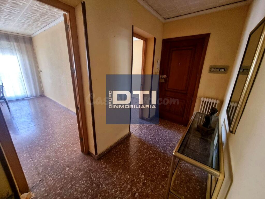Piso de 4 habitaciones con cochera privada en venta – San Pablo, Albacete