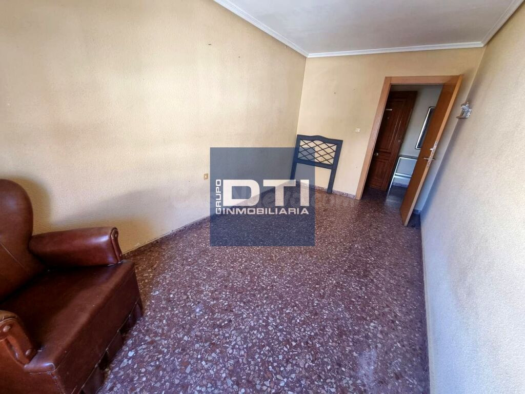 Piso de 4 habitaciones con cochera privada en venta – San Pablo, Albacete - foto 3