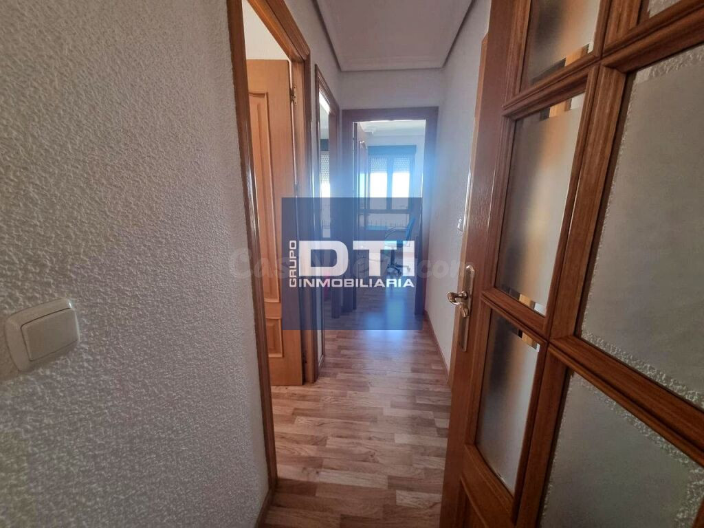 Se vende luminoso piso de 3 habitaciones con garaje, a 5 min