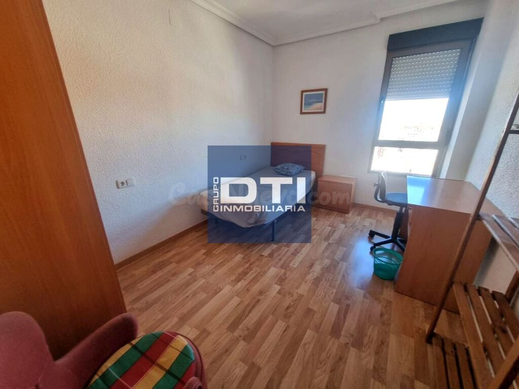 Se vende luminoso piso de 3 habitaciones con garaje, a 5 min - foto 3