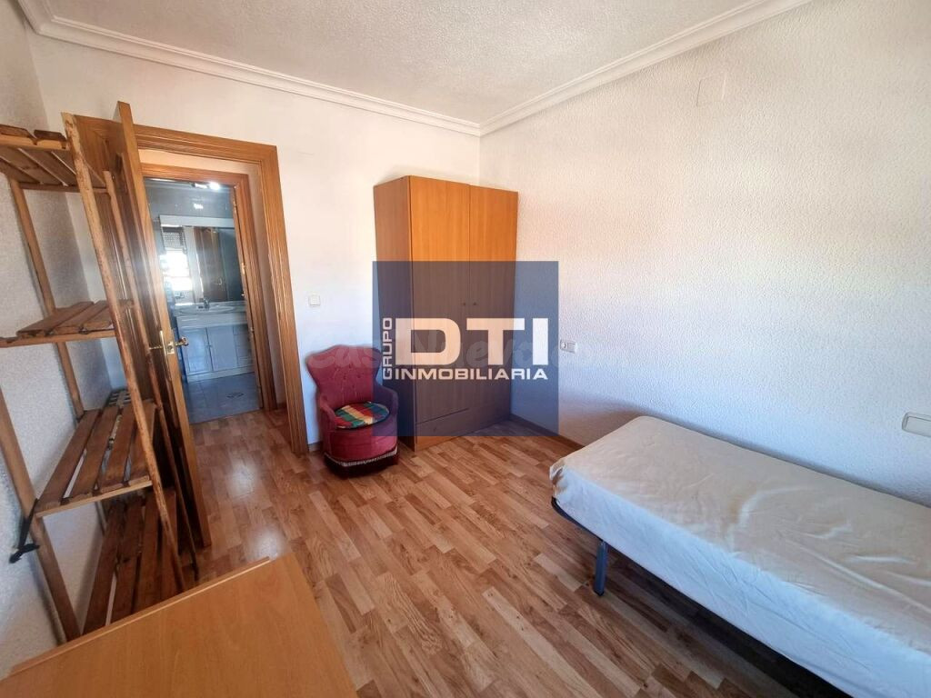 Se vende luminoso piso de 3 habitaciones con garaje, a 5 min - foto 4