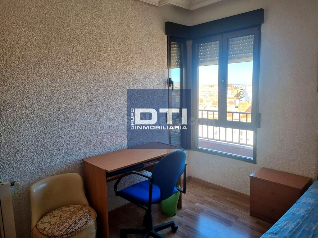 Se vende luminoso piso de 3 habitaciones con garaje, a 5 min - foto 5