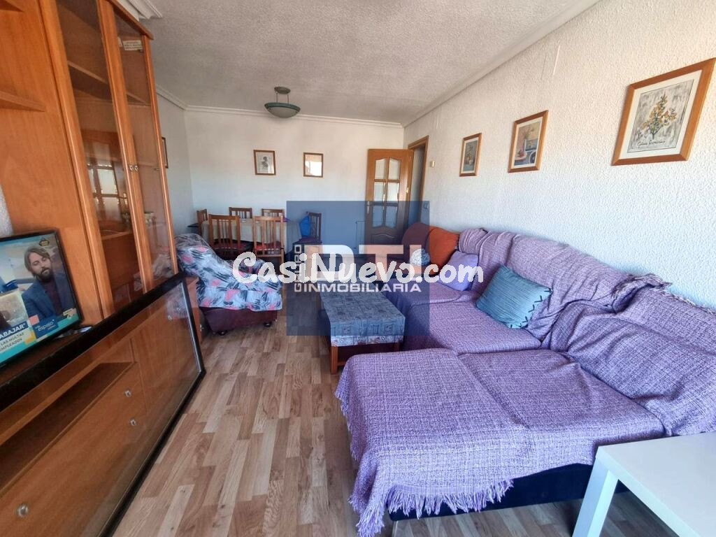 Se vende luminoso piso de 3 habitaciones con garaje, a 5 minutos del centro. Albacete