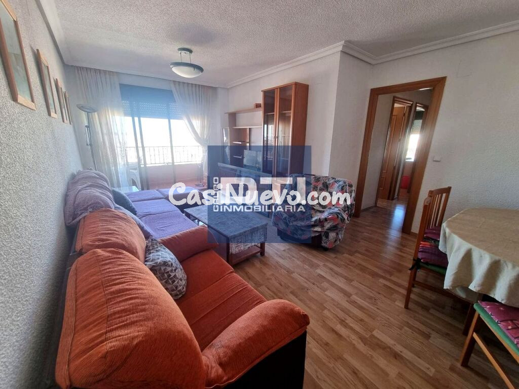 Se vende luminoso piso de 3 habitaciones con garaje, a 5 minutos del centro. Albacete
