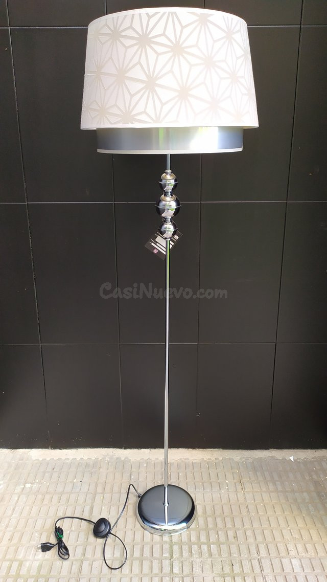 Lámpara de pie (exposición)