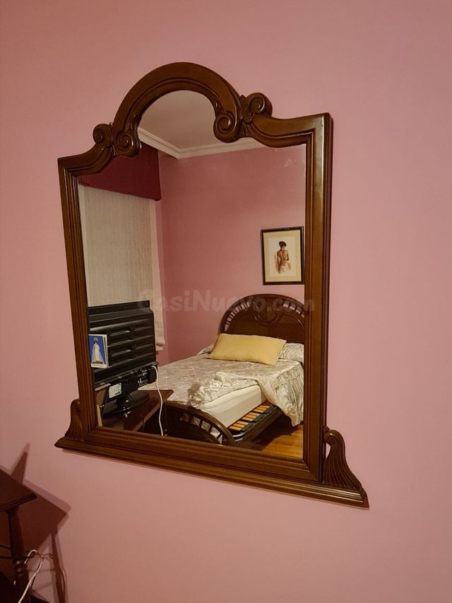 Espejo grande de madera