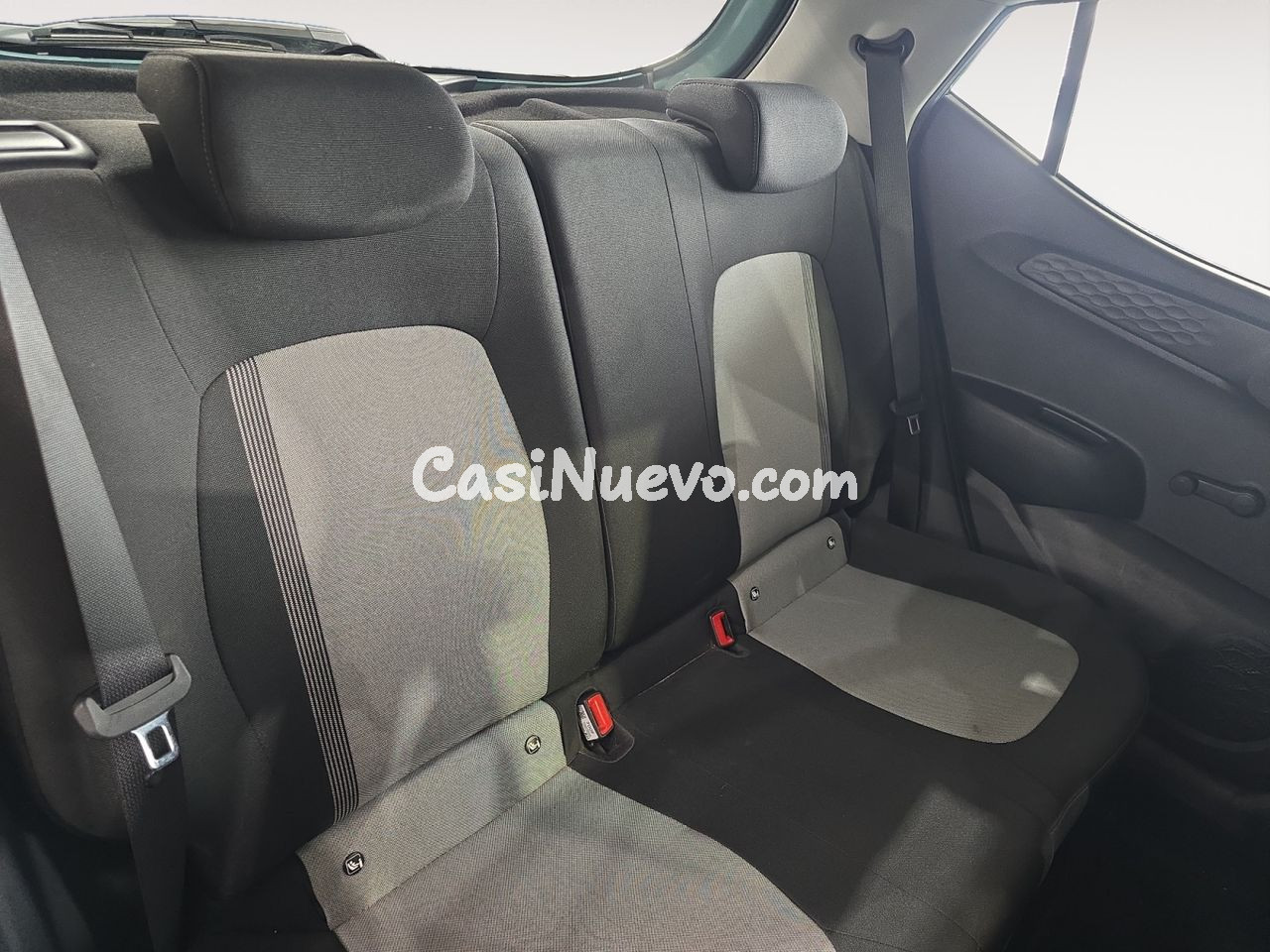 Hyundai i10 Essence - foto 9