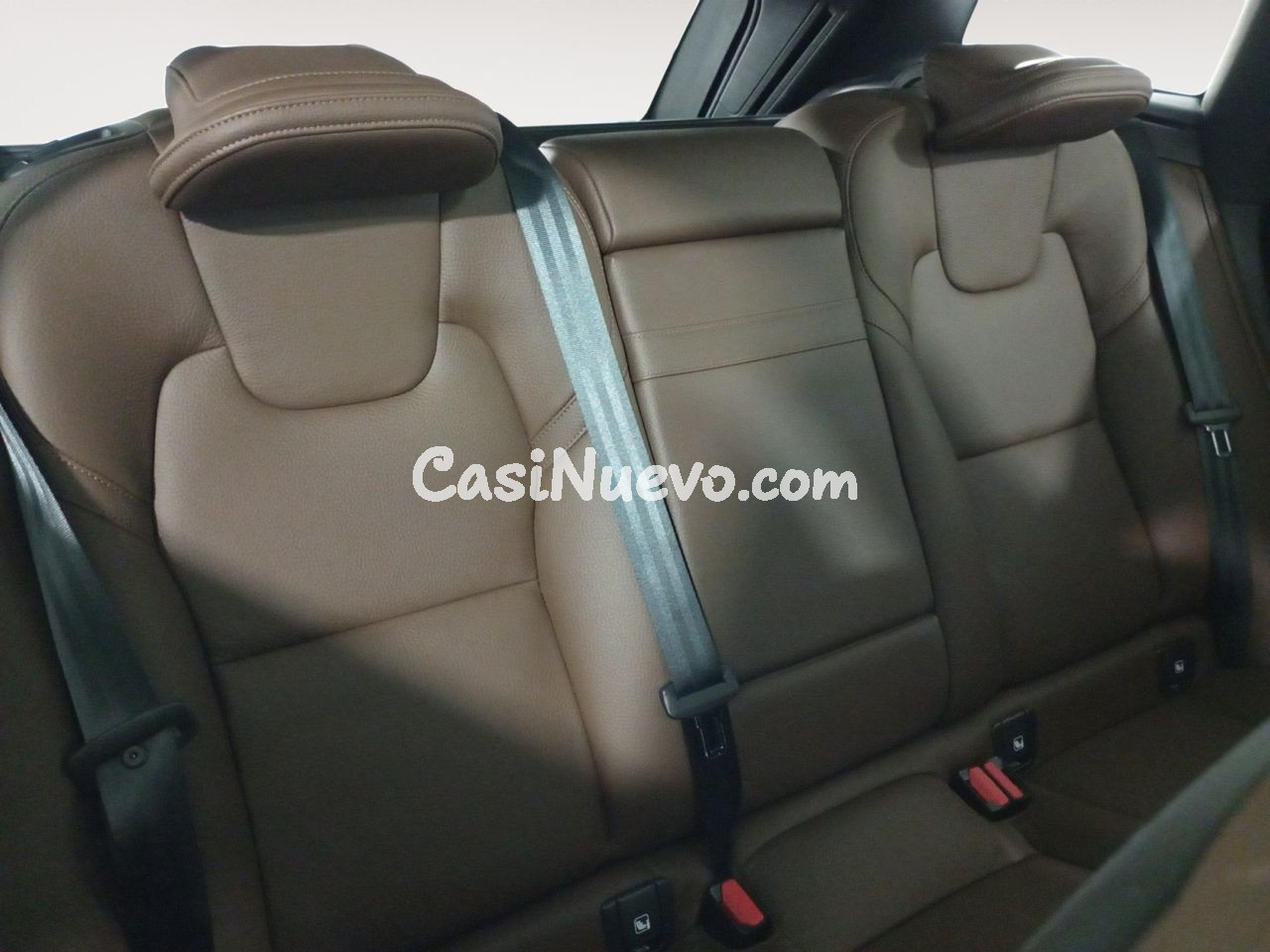 Volvo XC60 R-Design - foto 11