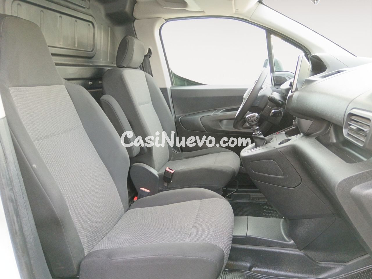 Peugeot Partner Premium - foto 8