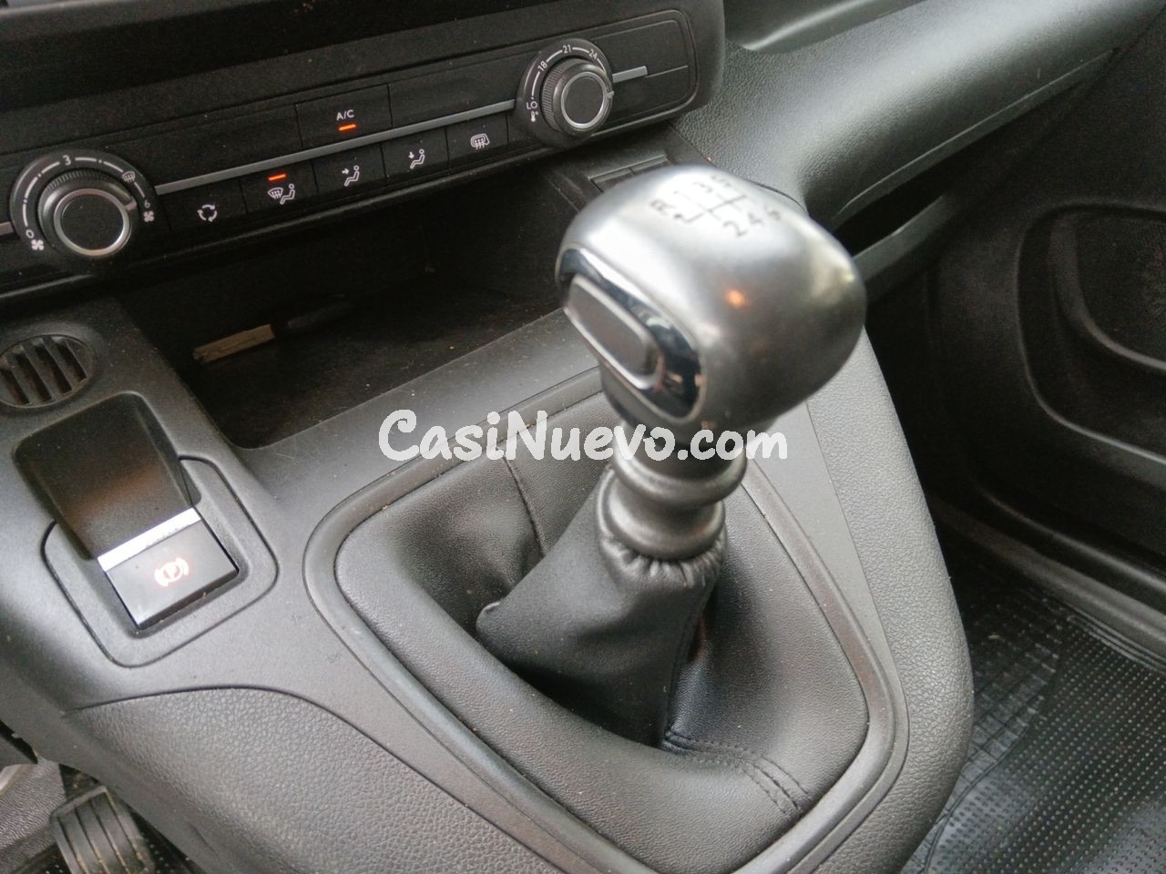 Peugeot Partner Premium - foto 11