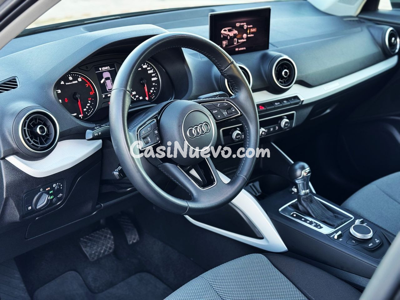 Audi Q2 DESIGN 35 TFSI S TRONIC con LEVAS, CONTROL DE VELOCIDAD...