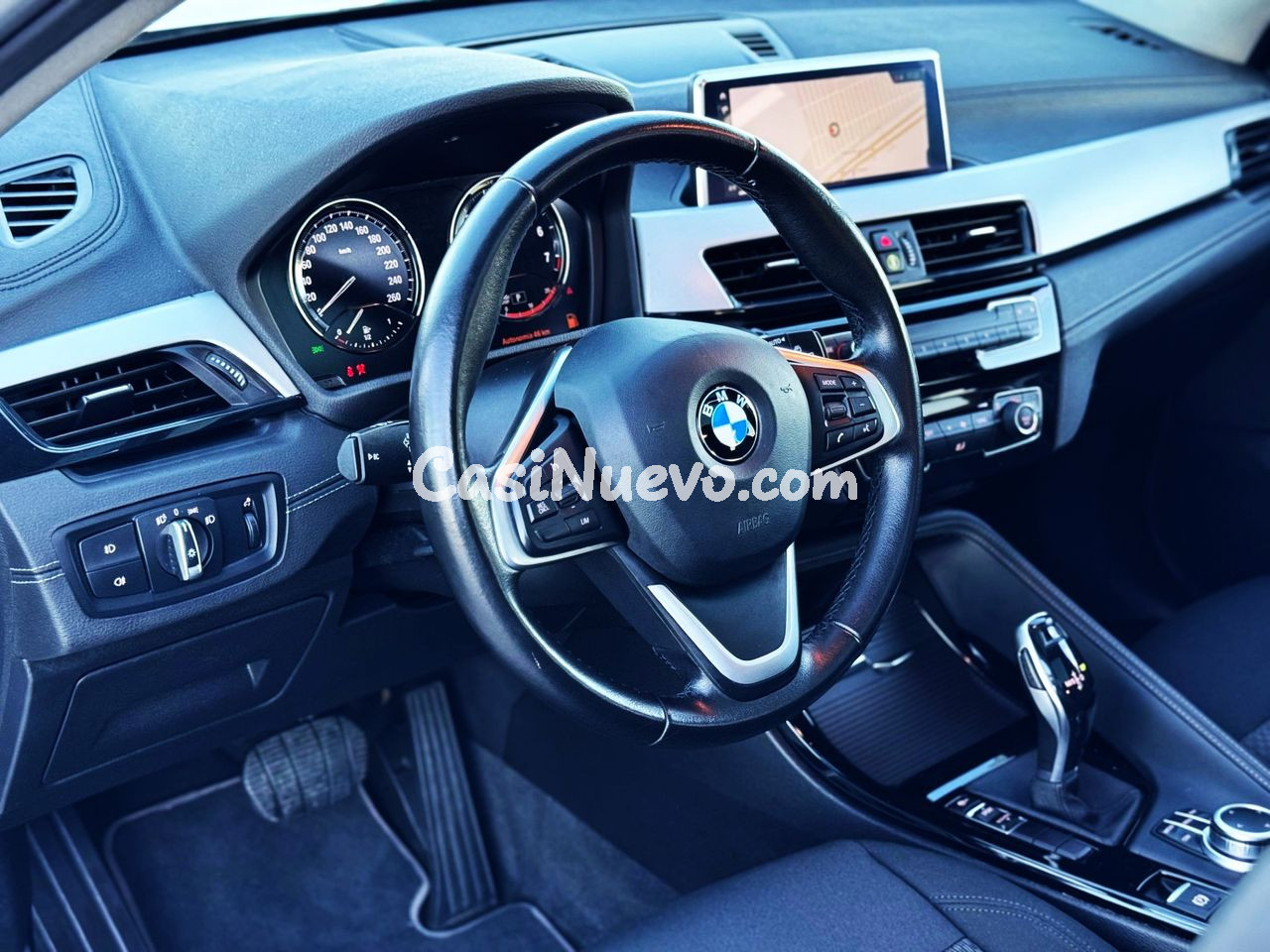 BMW X2 SDrive 18i "ADVANTAGE" 140cv AUT con TECHO PANORAMICO, NAVEGADOR...