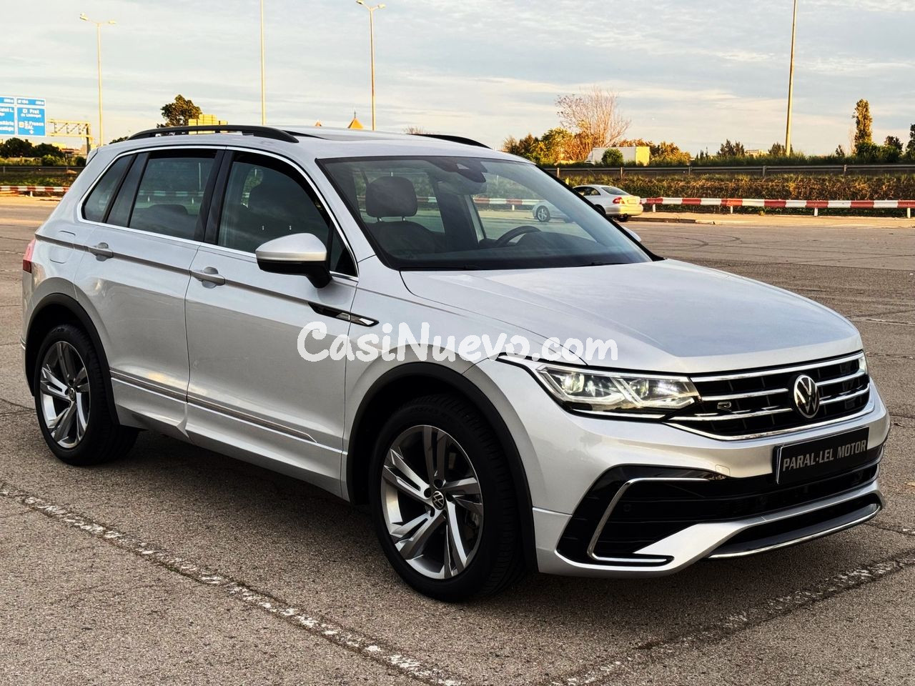 Volkswagen Tiguan R LINE 2.0 TDi DSG con TECHO PANORÁMICO, CÁMARA...