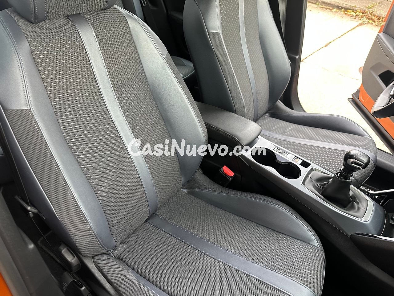 Peugeot 2008 1.2 T - foto 37