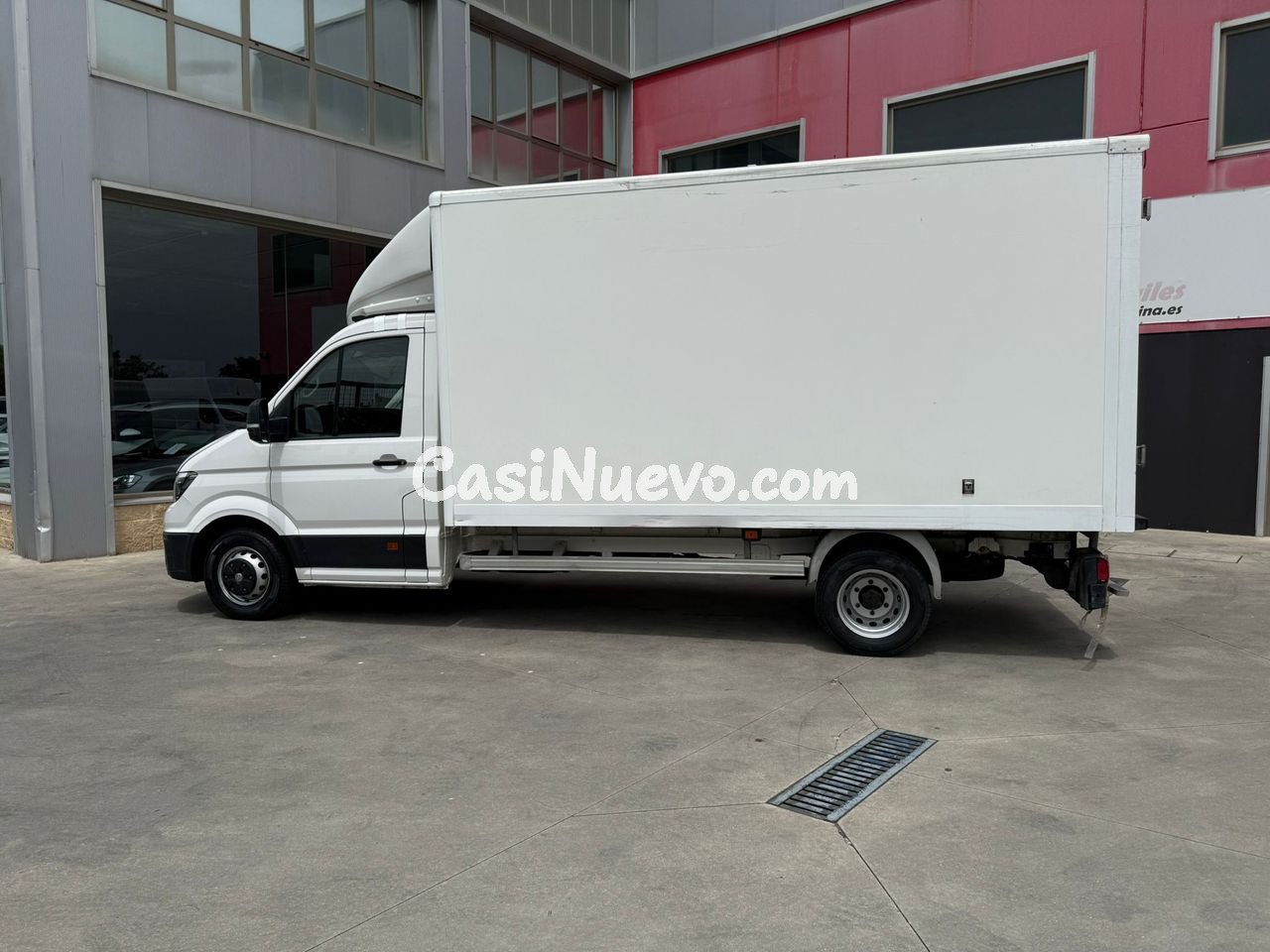 Volkswagen Crafter CARROZADA L4 177 CV CON TRAMPILLA - foto 4