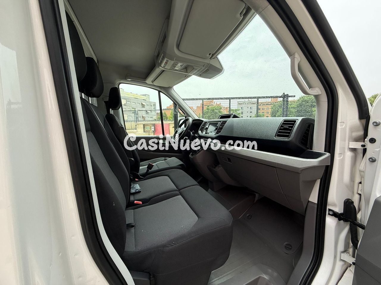 Volkswagen Crafter CARROZADA L4 177 CV CON TRAMPILLA - foto 10