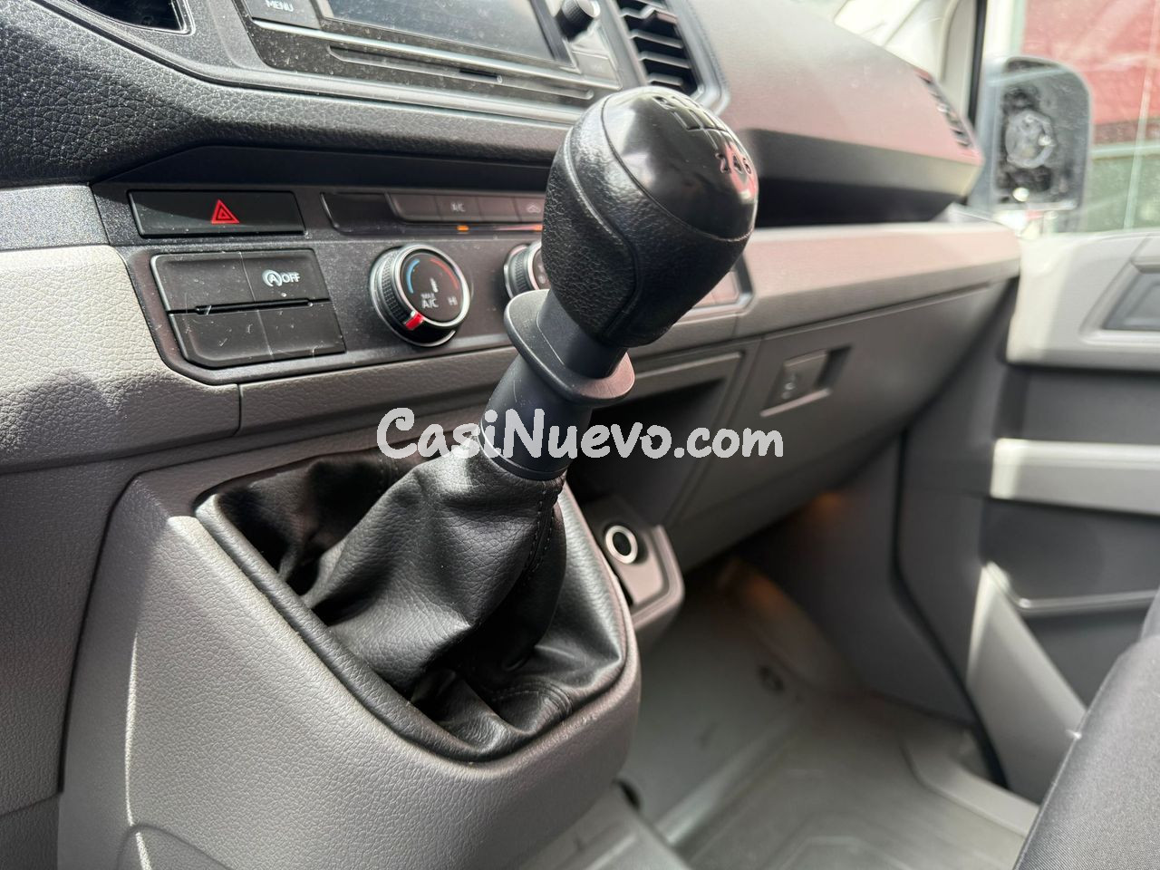 Volkswagen Crafter CARROZADA L4 177 CV CON TRAMPILLA - foto 14