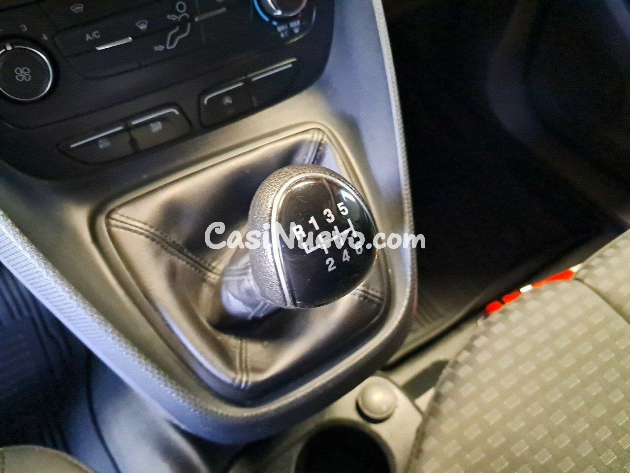 Ford Transit Connect SWB DIESEL 200 1.5 TDCi 100 Trend - foto 11