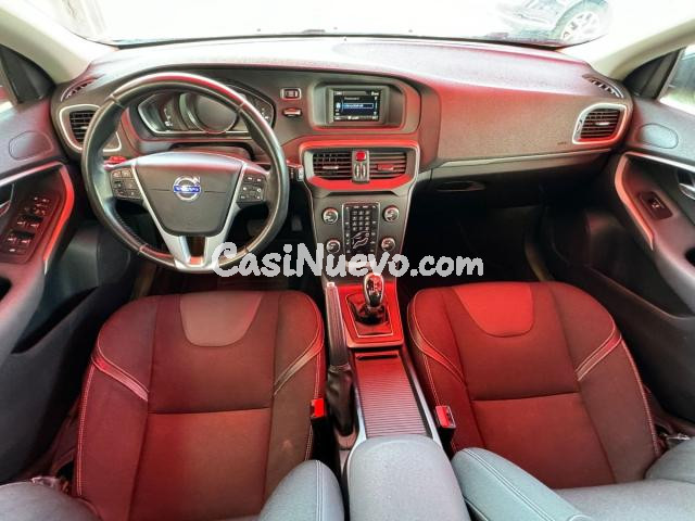 VOLVO - V40 -  D2 Momentum