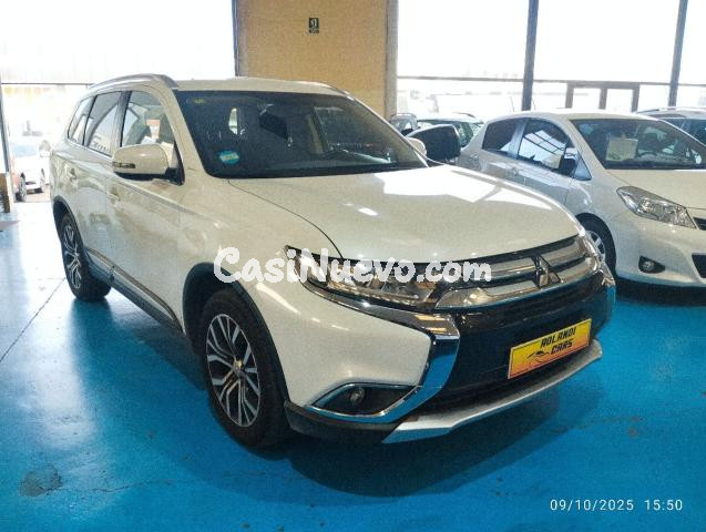 MITSUBISHI - Outlander - Motion 2WD 200 MPI CVT 7 plazas