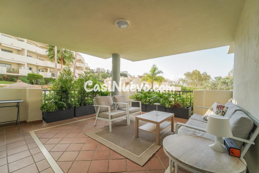 Elegancia, luz y tranquilidad en Elviria – Apartamento exclusivo con terraza.