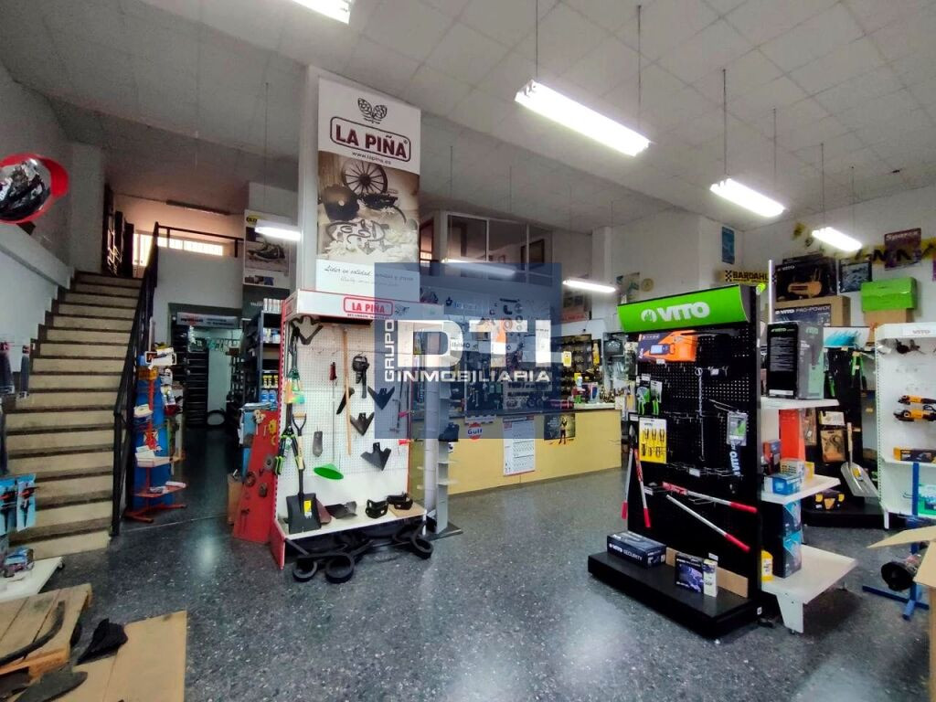 Venta de Local cerca del centro, con Potencial Total Fachada, Altura y Flujo Constante de Tráfico Comercial. Albacete