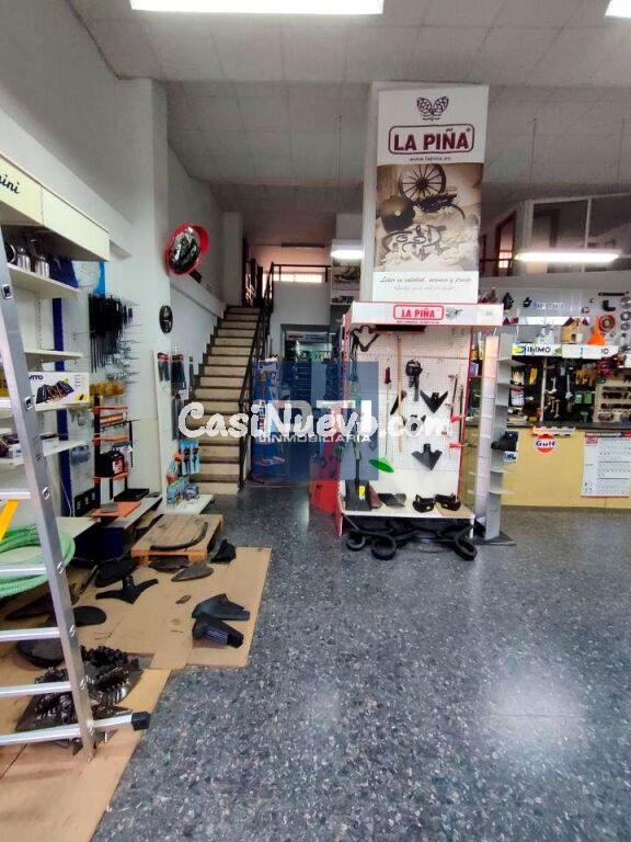Venta de Local cerca del centro, con Potencial Total Fachada, Altura y Flujo Constante de Tráfico Comercial. Albacete