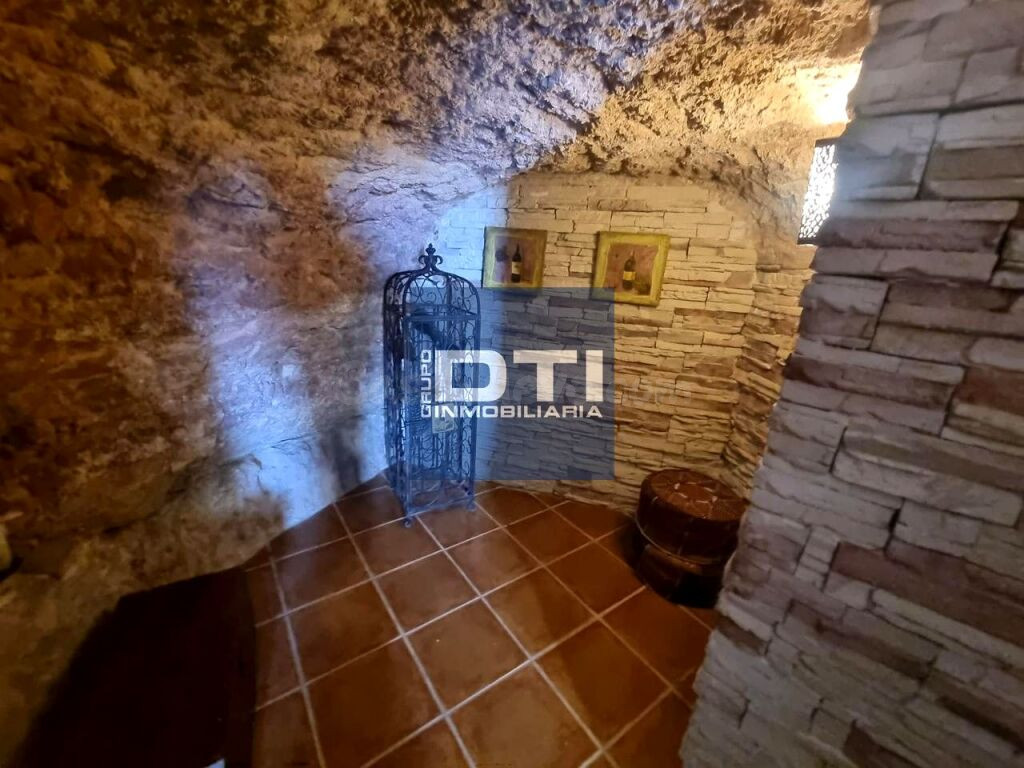 Casa en venta en Chinchilla de Montearagón con hidromasaje y - foto 2