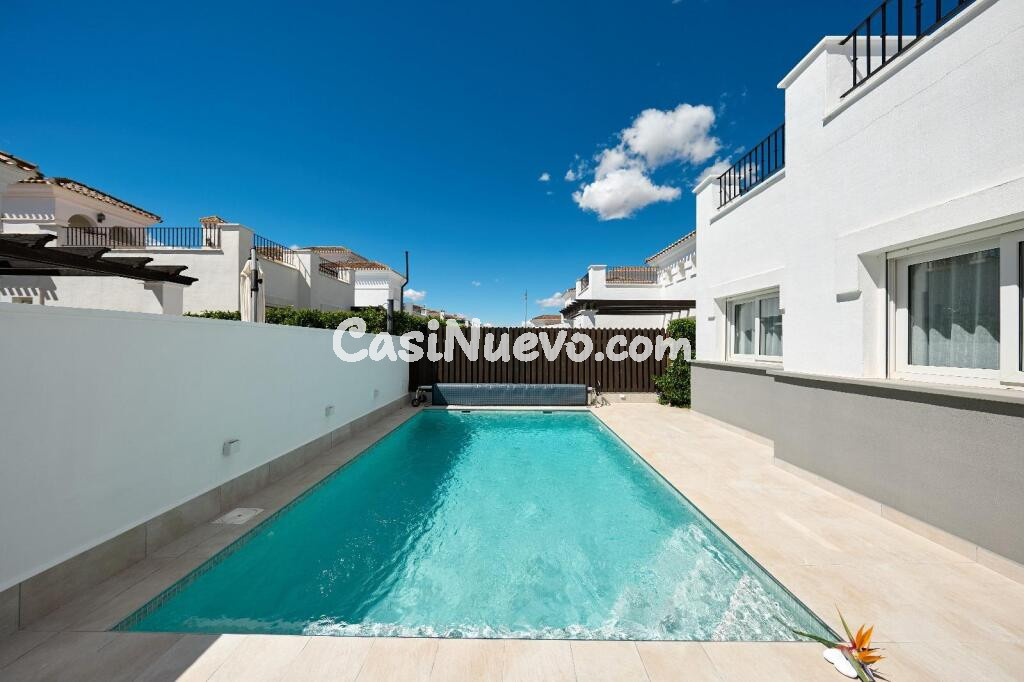 ? Villa independiente a estrenar con piscina privada en La Torre Golf Resort (Torre Pacheco)