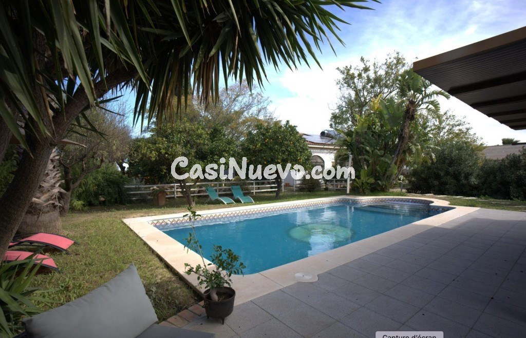 Nueva y exclusiva oferta: Una auténtica finca en Andalucía Una casa de campo con mucho carácter, piscina, jacuzzi y sistema solar - ubicada en Manzanilla, entre Sevilla y Huelva. La proximidad al Algarve me parece particularmente emocionante: en menos