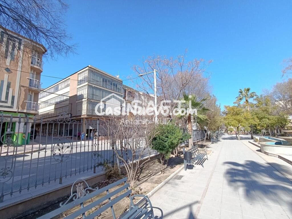 Edificio completo en venta en el centro de Jódar. Gran potencial y ubicación privilegiada. SIN COMISIÓN DE COMPRA