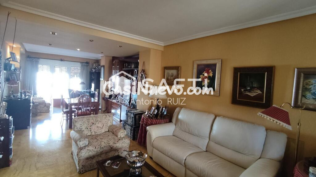 Casa unifamiliar en zona de la Atalaya. SIN COMISIÓN DE COMPRA.