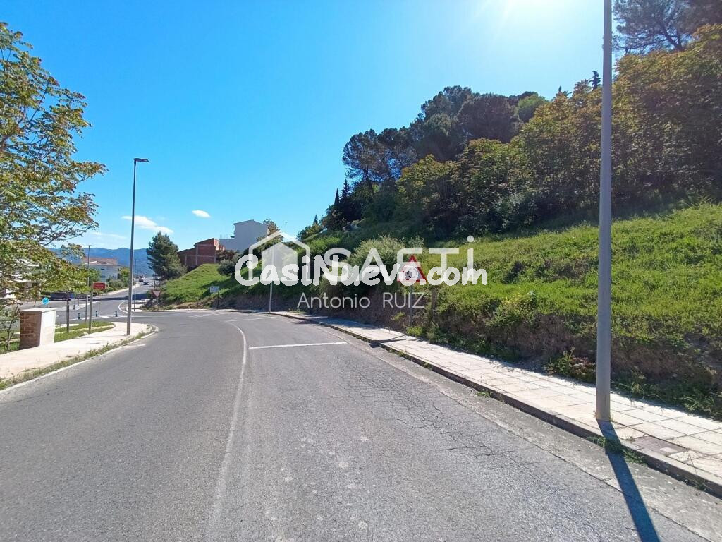 Parcela urbana en La Iruela – Ampliable hasta 1.150 m² junto al Parque Natural. SIN COMISIÓN DE COMPRA.