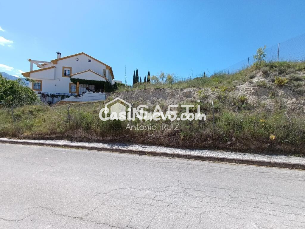 Parcela urbana de 500 m² en Quesada con Proyecto. SIN COMISIÓN DE COMPRA.