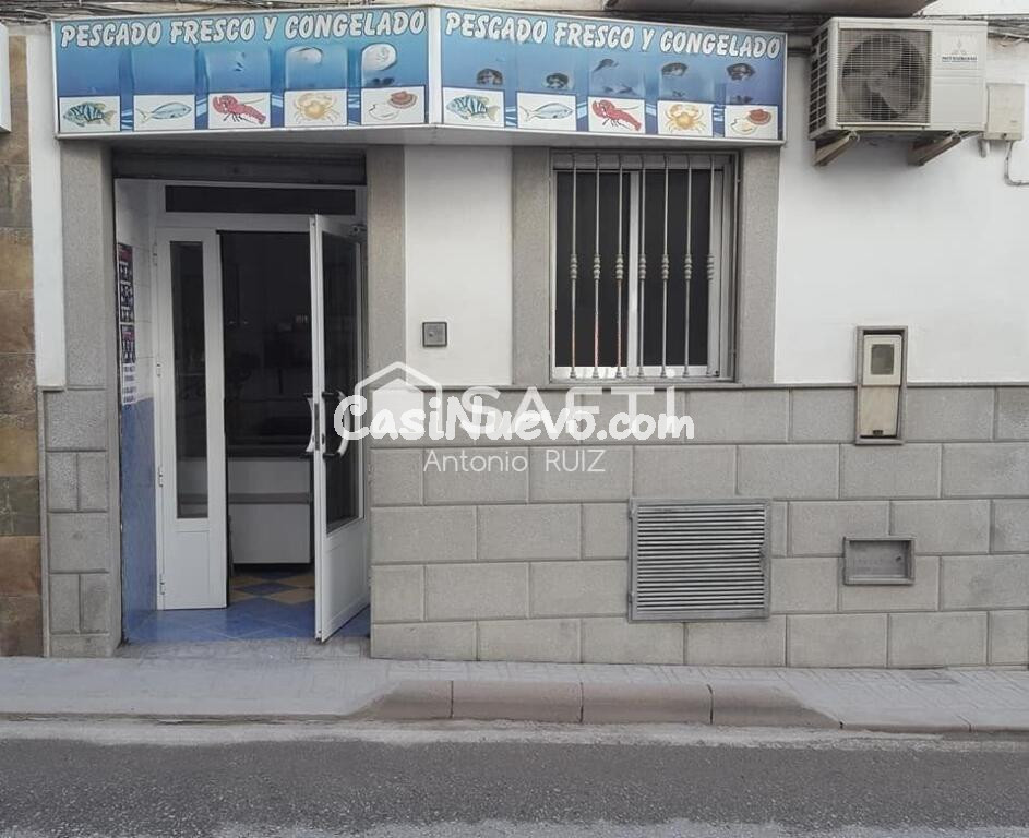 Local comercial totalmente equipado – Ideal para pescadería o vivienda. SIN COMISIÓN DE COMPRA.