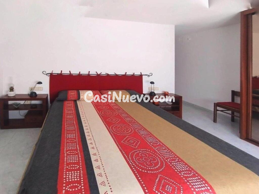 Chalet adosado de 6 habitaciones en Salt