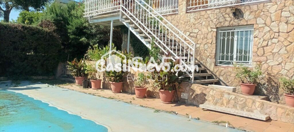 Casa independiente con piscina y barbacoa en Sils