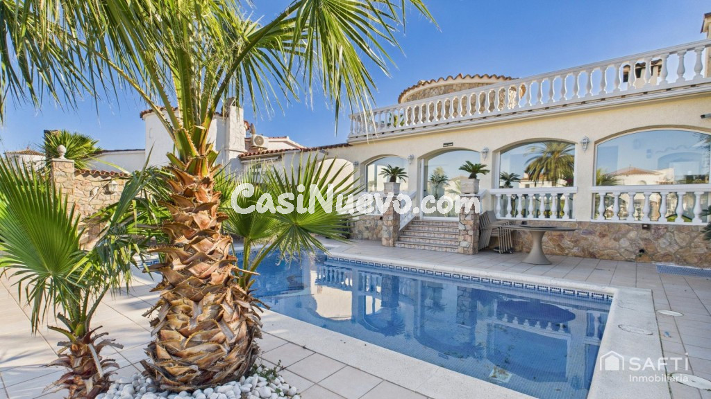 Casa de 3 habitaciones, amarre, piscina y garaje.