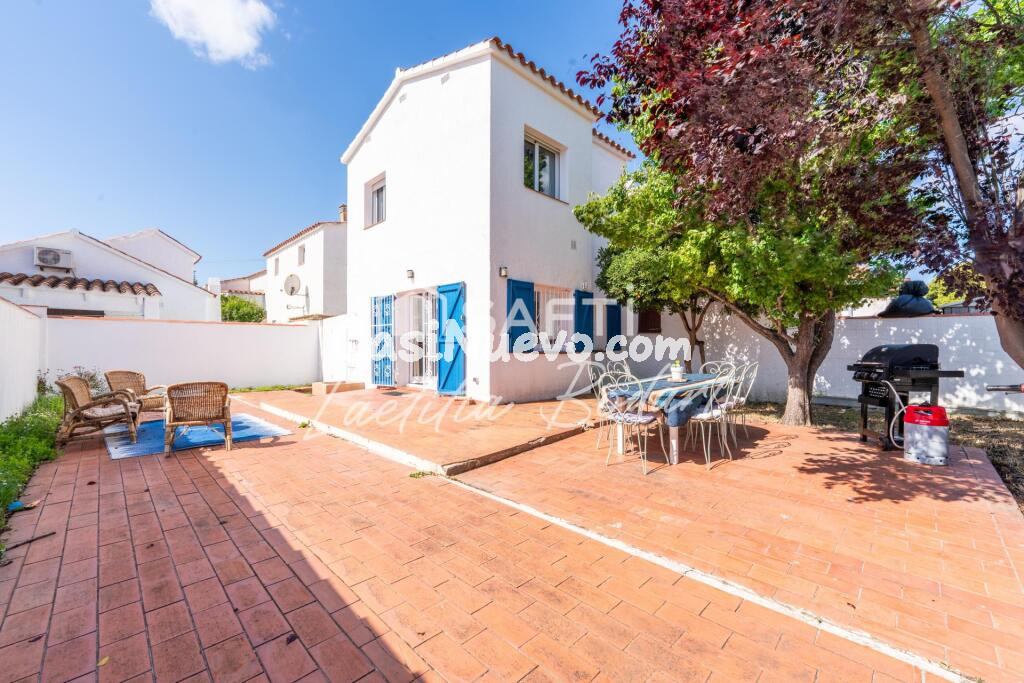 Casa adosada reformada 2 habitaciones y con Jardín Privado – Santa Margarita