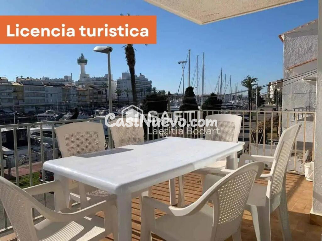 Amplio apartamento renovado de 2 dormitorios con terrazas y vistas al canal – Empuriabrava