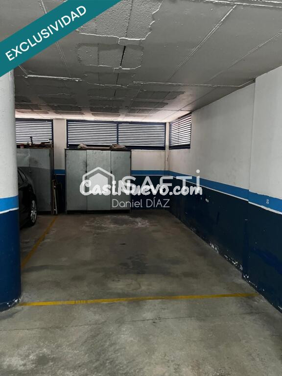 Plaza de parking con almacenamiento.